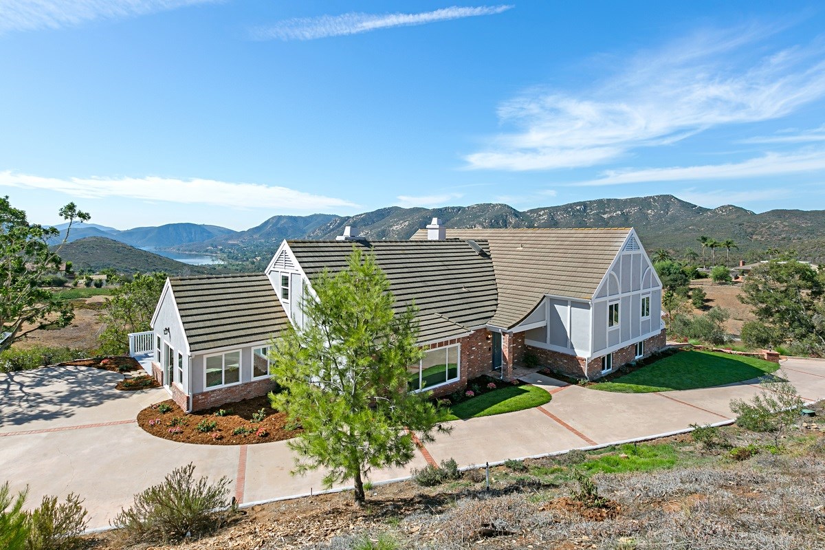 2522 Vista Lago Terrace, Escondido, CA 92029